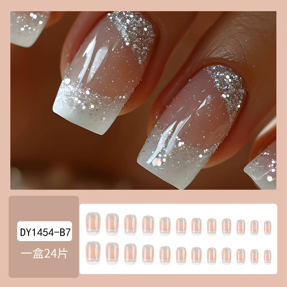 Faux ongles français à bords blancs