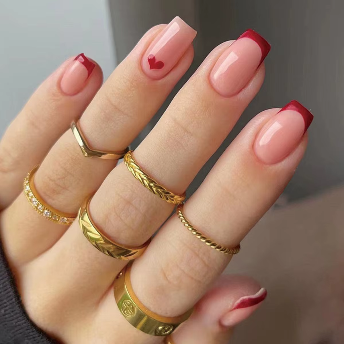 Femmes filles moyen carré français rouge bordure coeur imprimé brillant couverture complète portable faux ongles presse sur Nail Art 24 pièces/ensemble