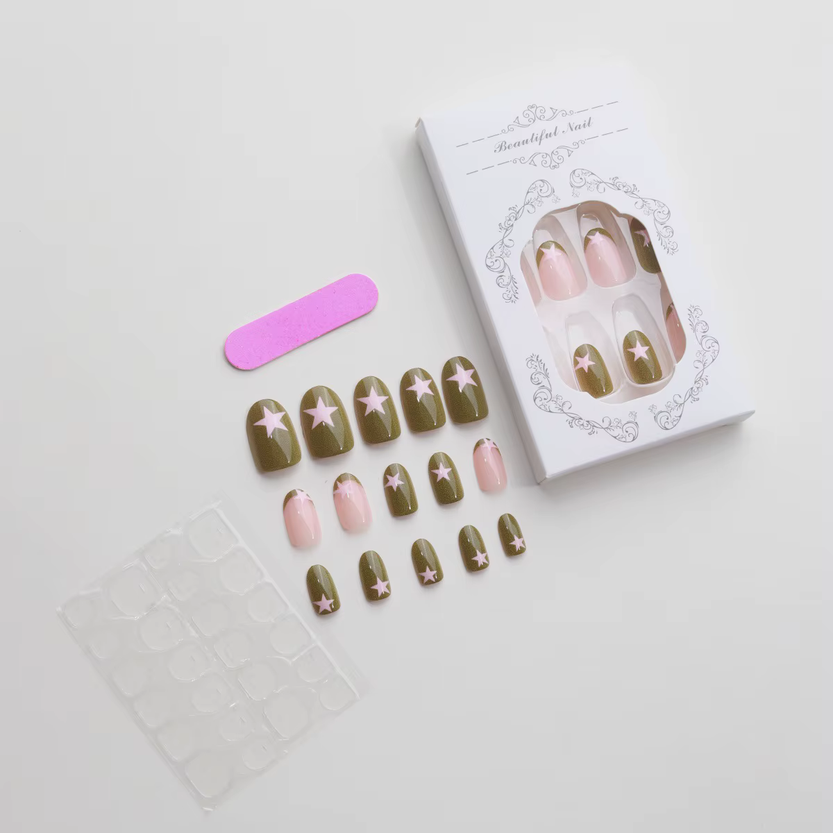 Faux ongles avec finition brillante