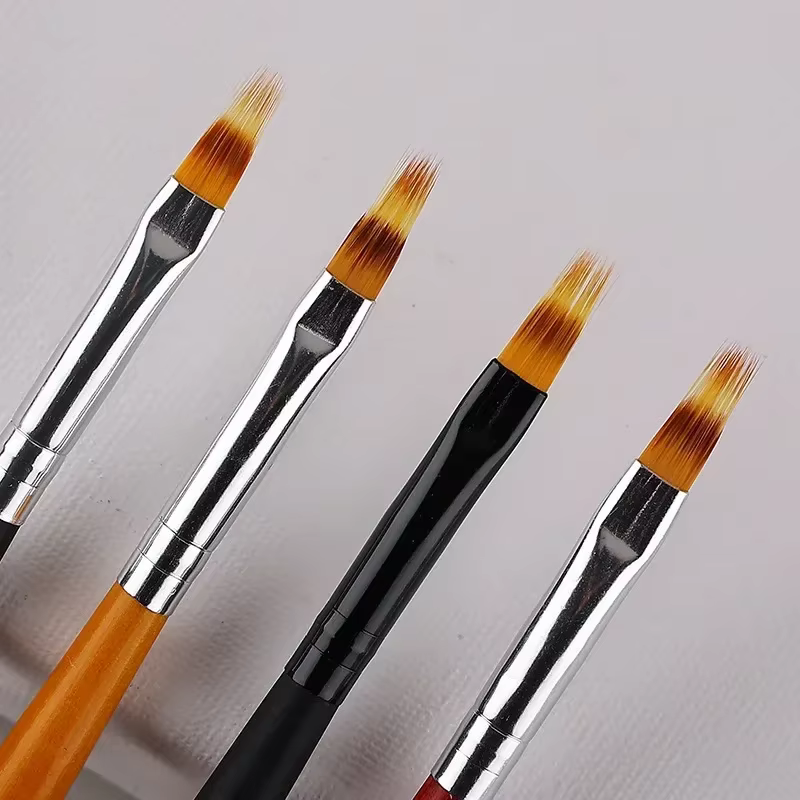 Pinceau pour nail art, design dentelle ombré
