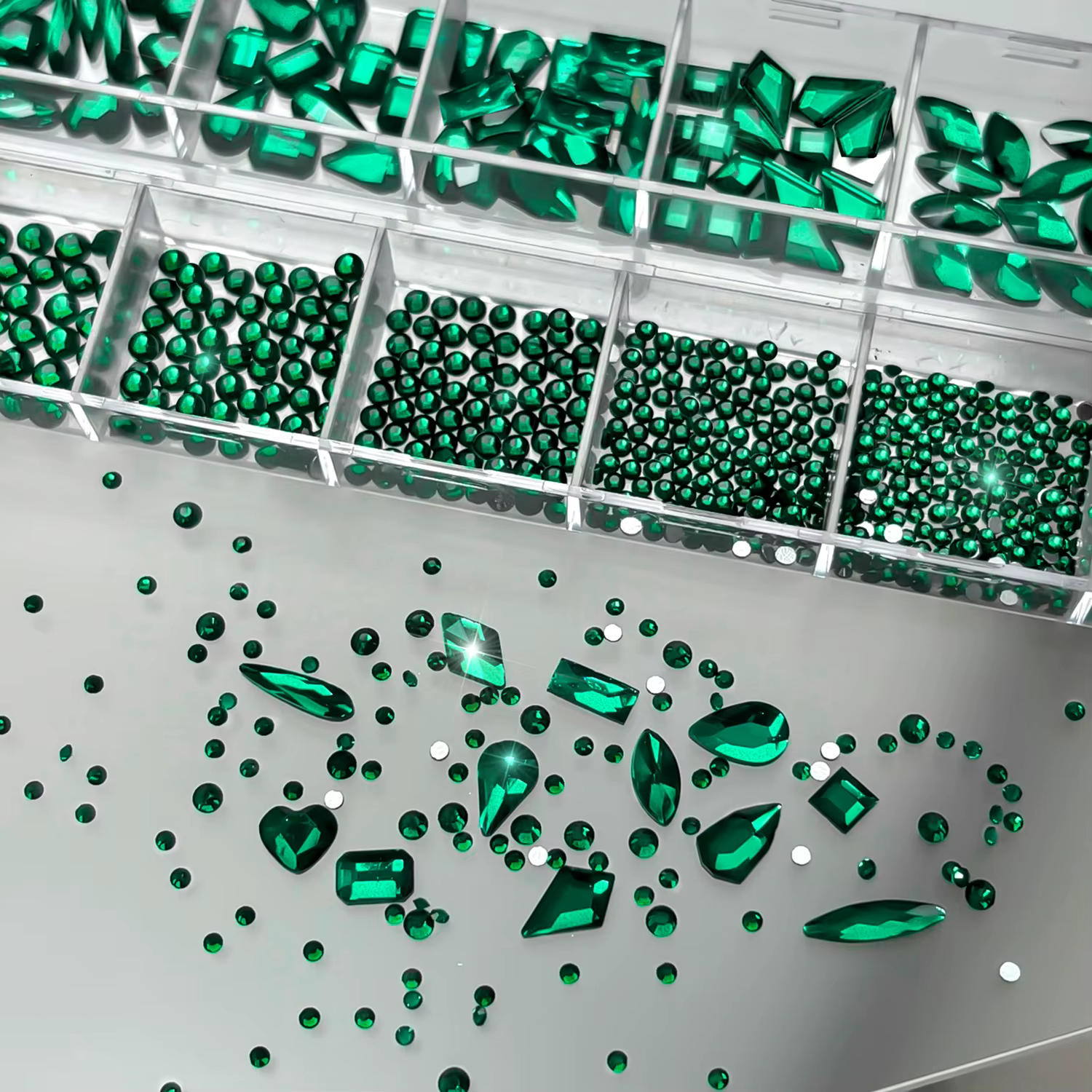 12 grilles de strass 3D vert émeraude pour nail art