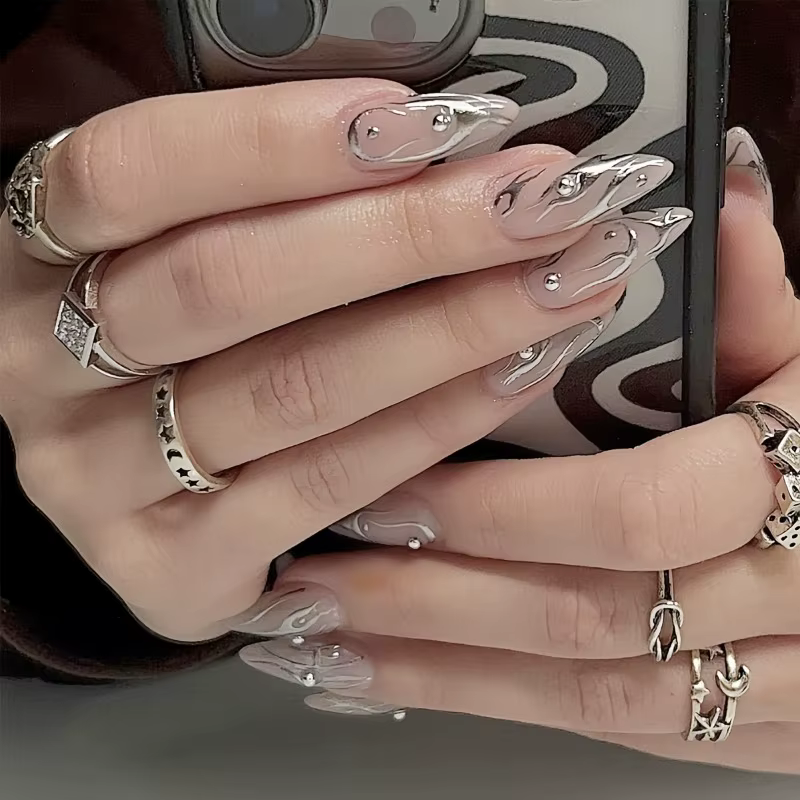Faux ongles longs à porter