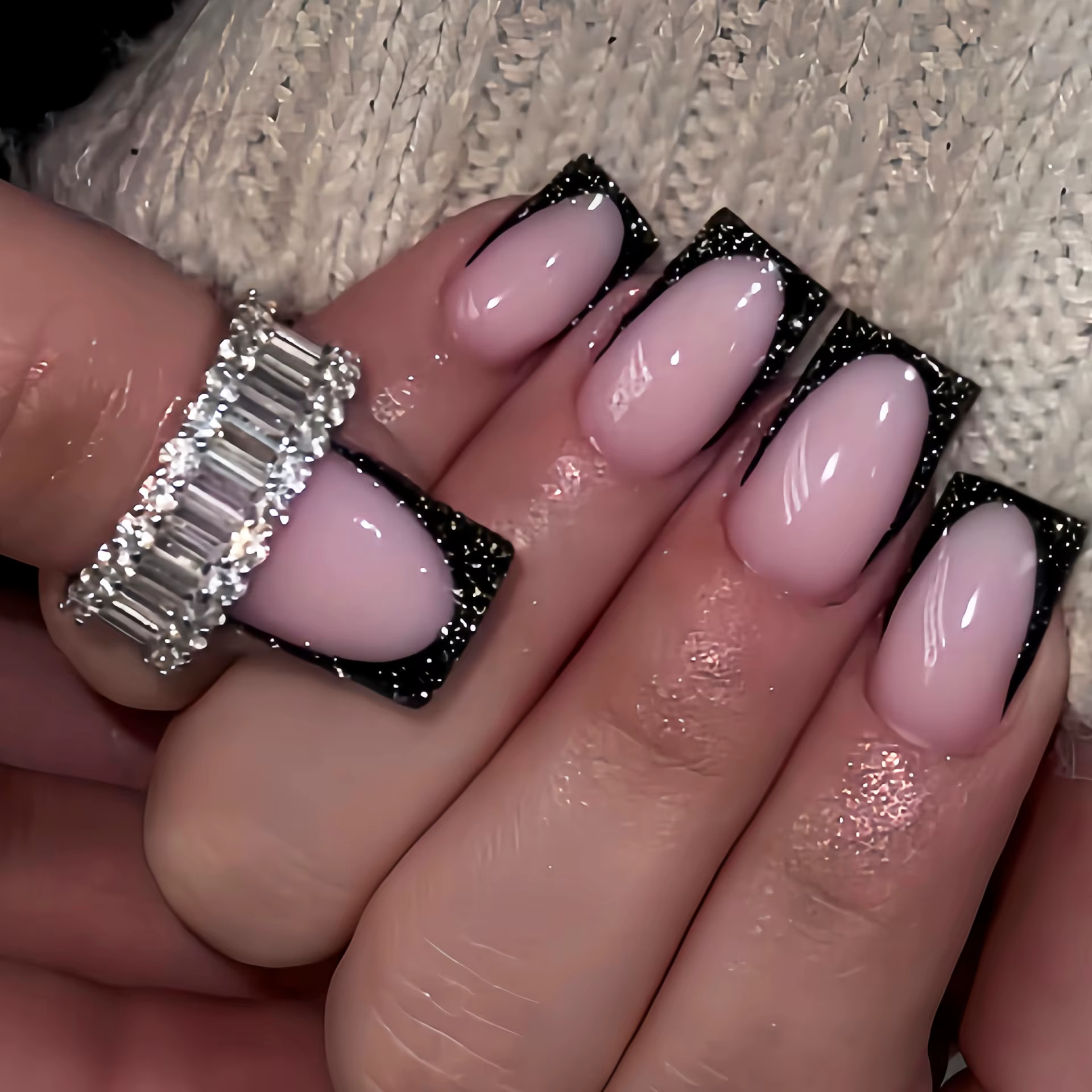 Faux ongles français minimalistes à la mode
