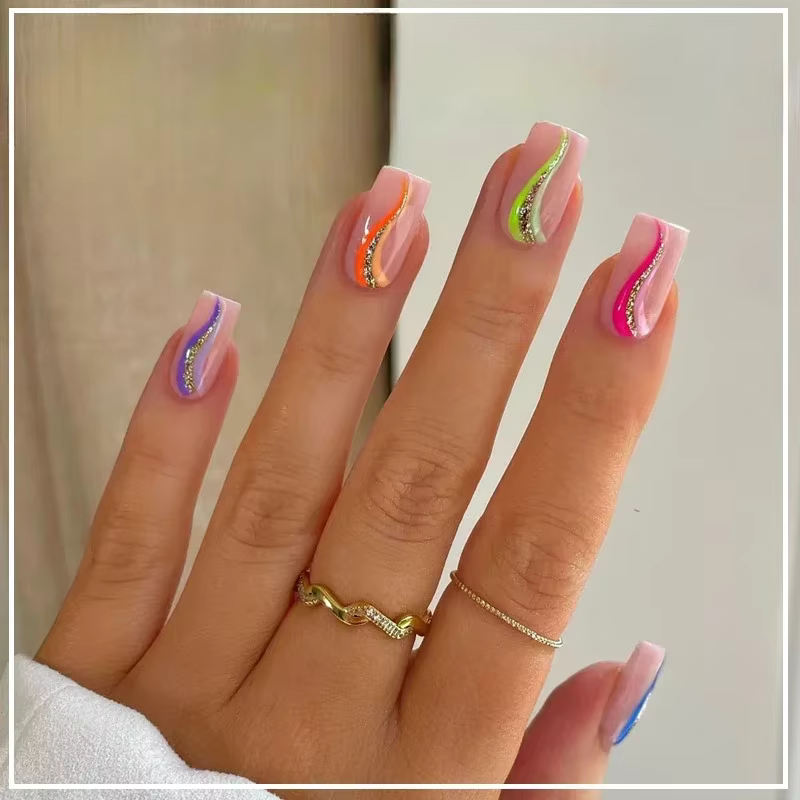 Faux ongles français courts avec colle