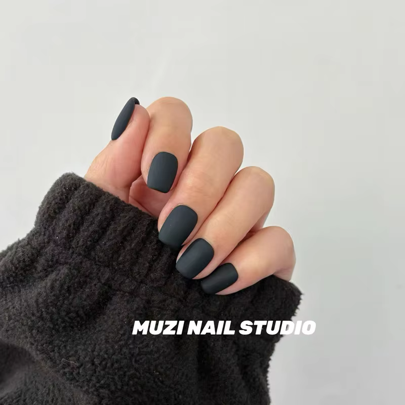 10 faux ongles mats noirs faits à la main