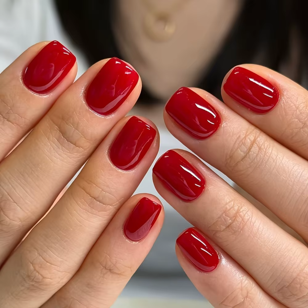 24 faux ongles à presser en amande vernissés