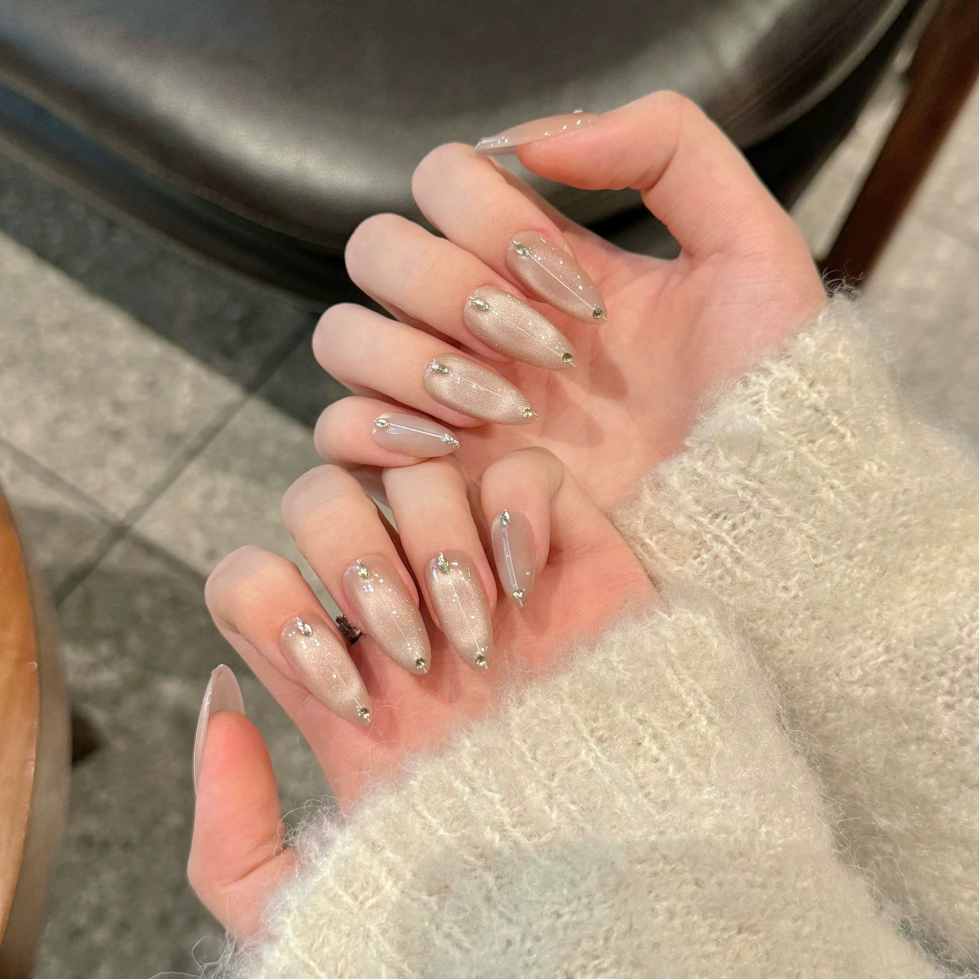 Presse faite à la main sur les ongles Ins Simple nu rose oeil de chat faux