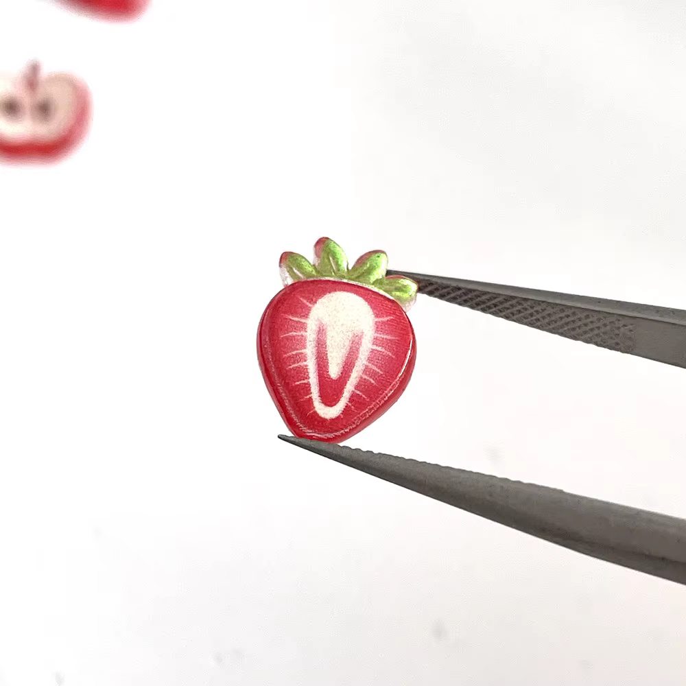 Momme ou Berry- Kiyomi coupe fruits rouges accessoire pour ongles Kawaii dessin animé pomme fraise résine décors