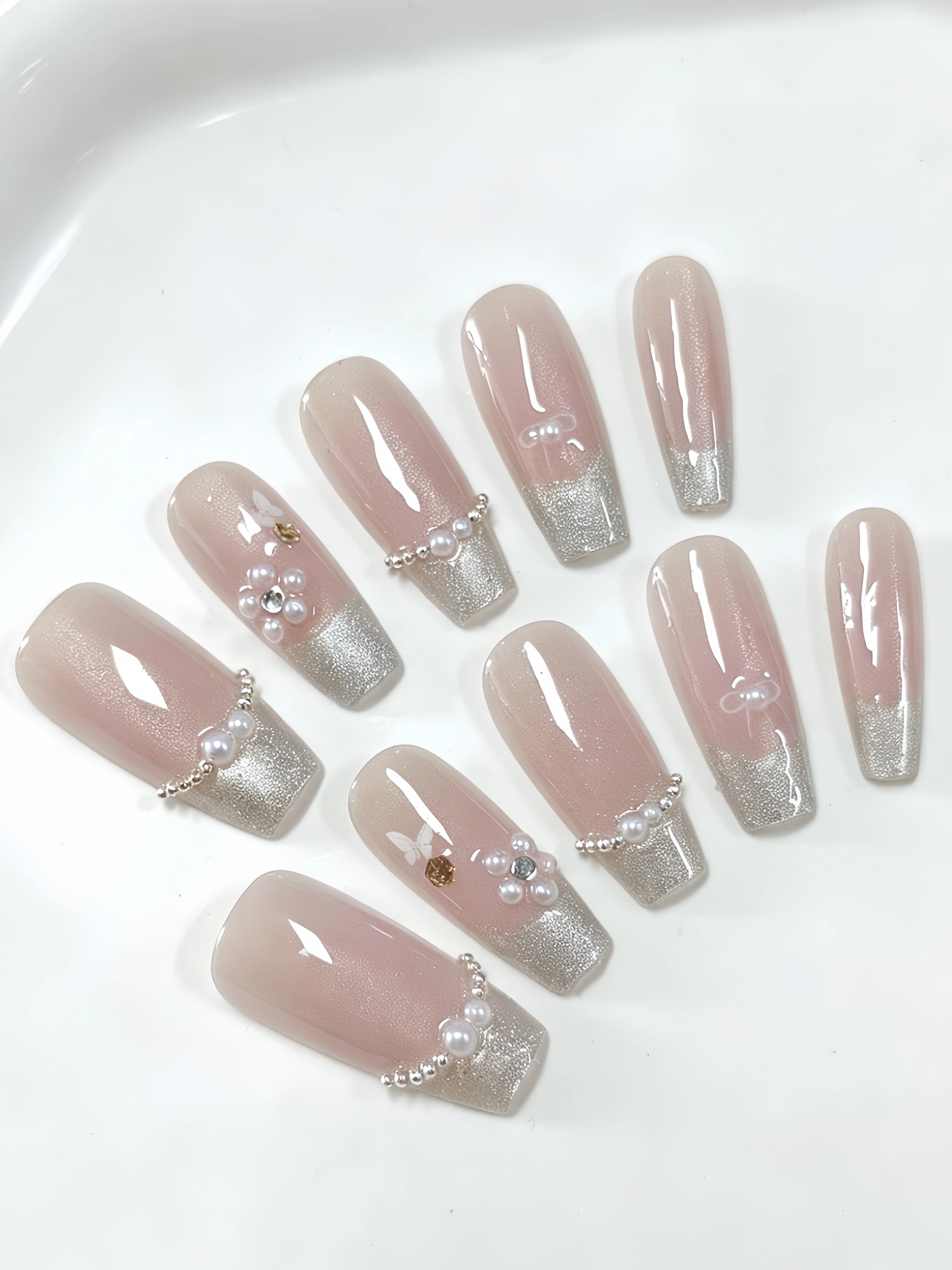 10 faux ongles trapézoïdaux de longueur moyenne