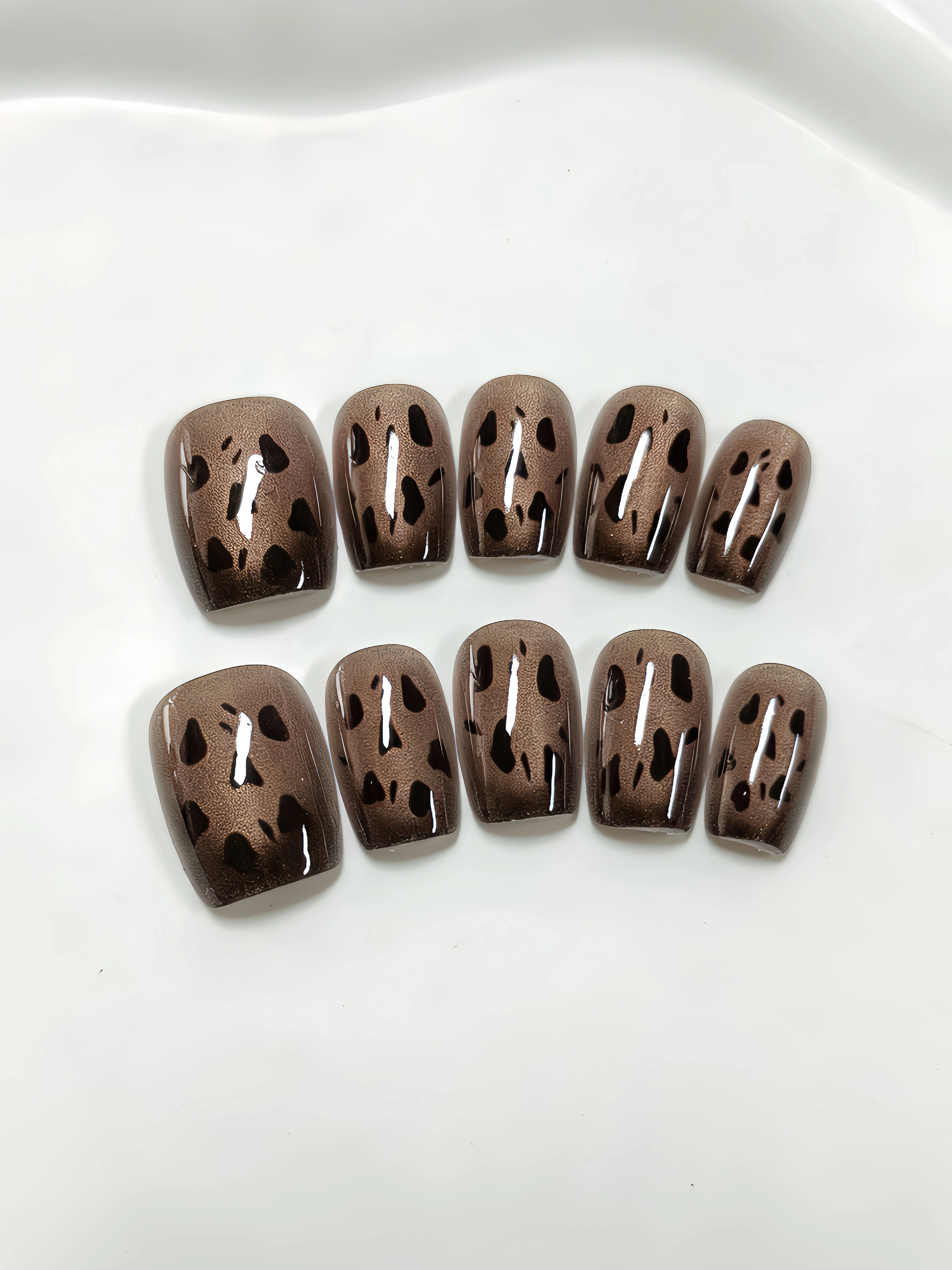 10 faux ongles courts carrés-ronds à presser