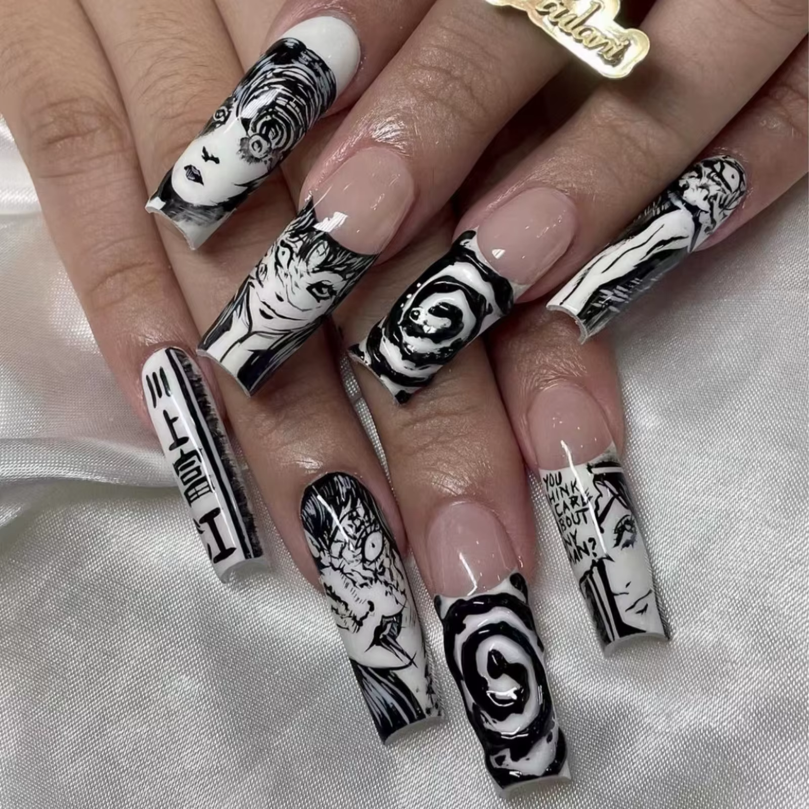 24 pièces/ensemble amande pointue Kawakami Tomie presse sur ongles portable artificiel avancé bande dessinée japonaise