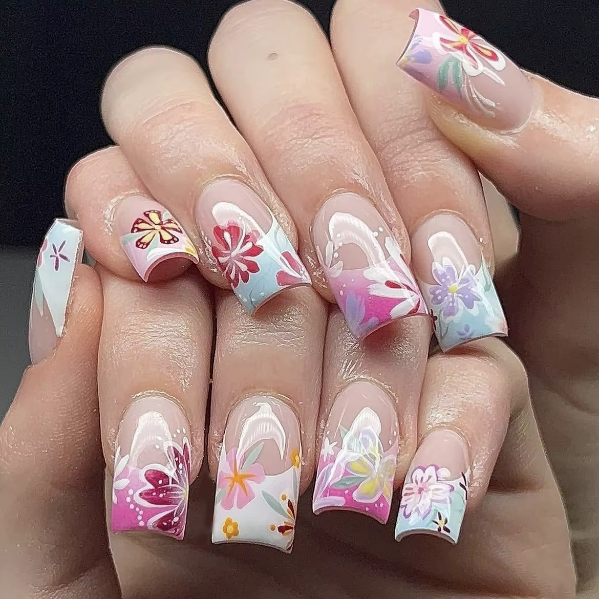 Faux ongles cercueil mi-longs