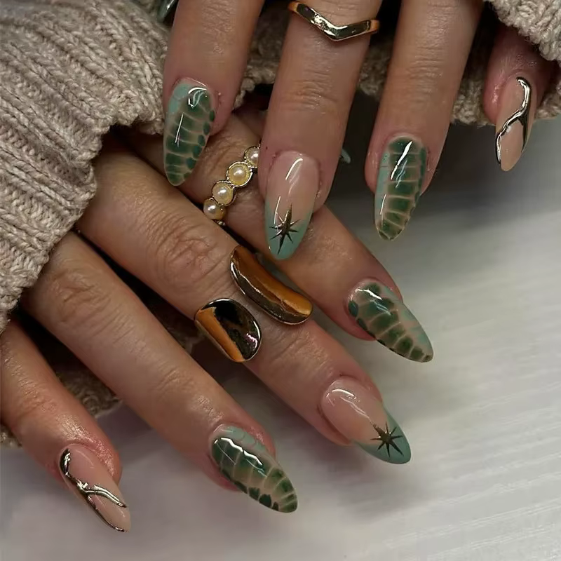 24 faux ongles en amande à la française