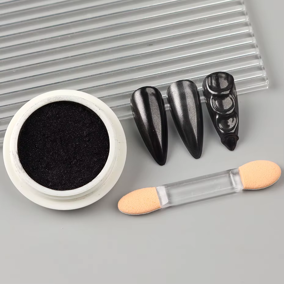 Poudre à ongles noire chromée