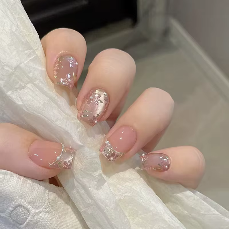 Faux ongles français mi-courts