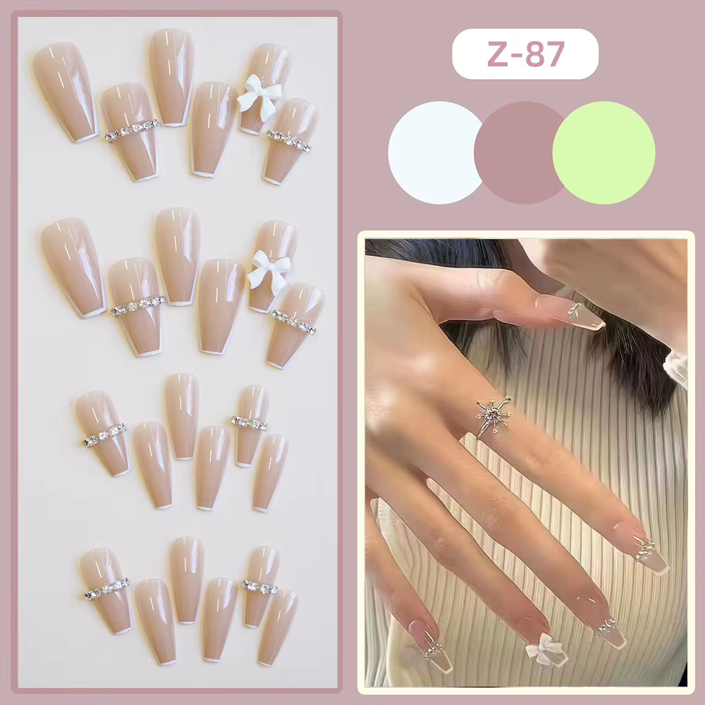 24 pièces/1 boîte de faux ongles courts en T avec chaîne papillon blanche