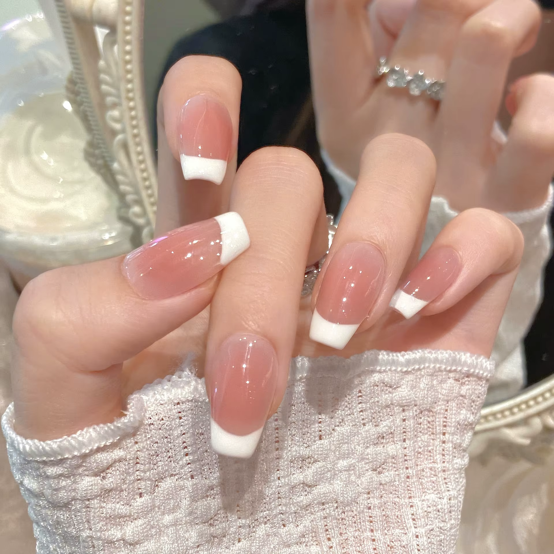 Faux ongles français courts faits à la main