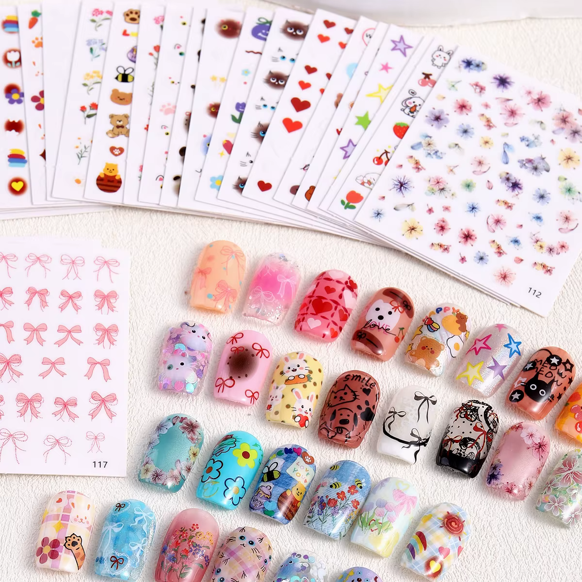 Ensemble d'autocollants pour ongles mignons de style dessin animé