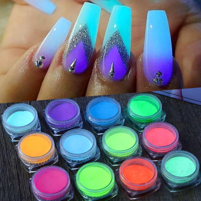 Poudre à ongles qui brille dans la nuit