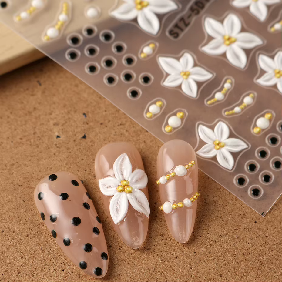 Autocollants pour ongles à motifs floraux tropicaux - Design floral blanc et à pois