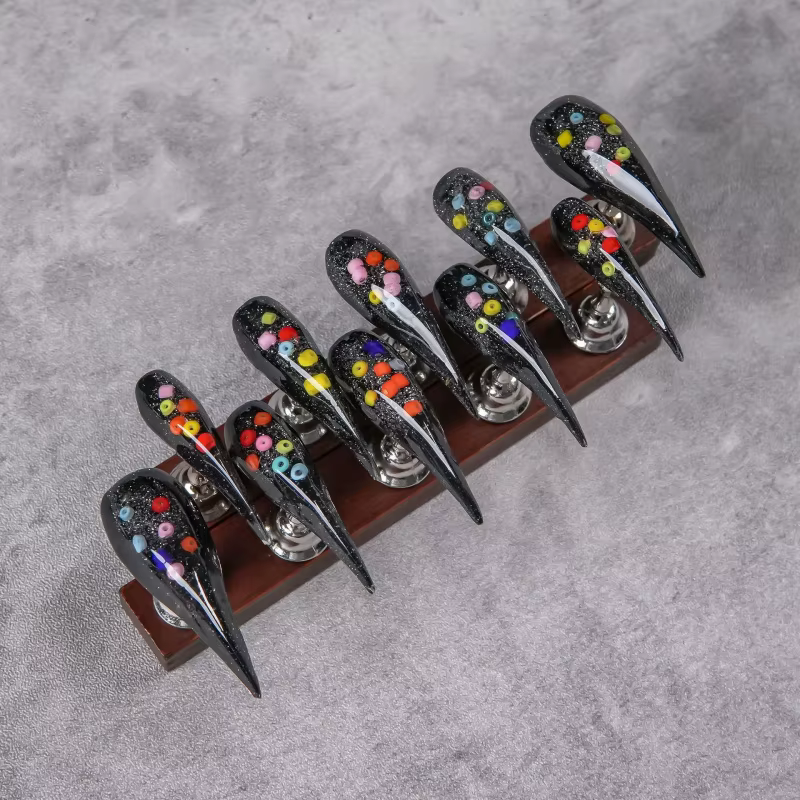 Faux ongles à presser noirs et argentés à paillettes