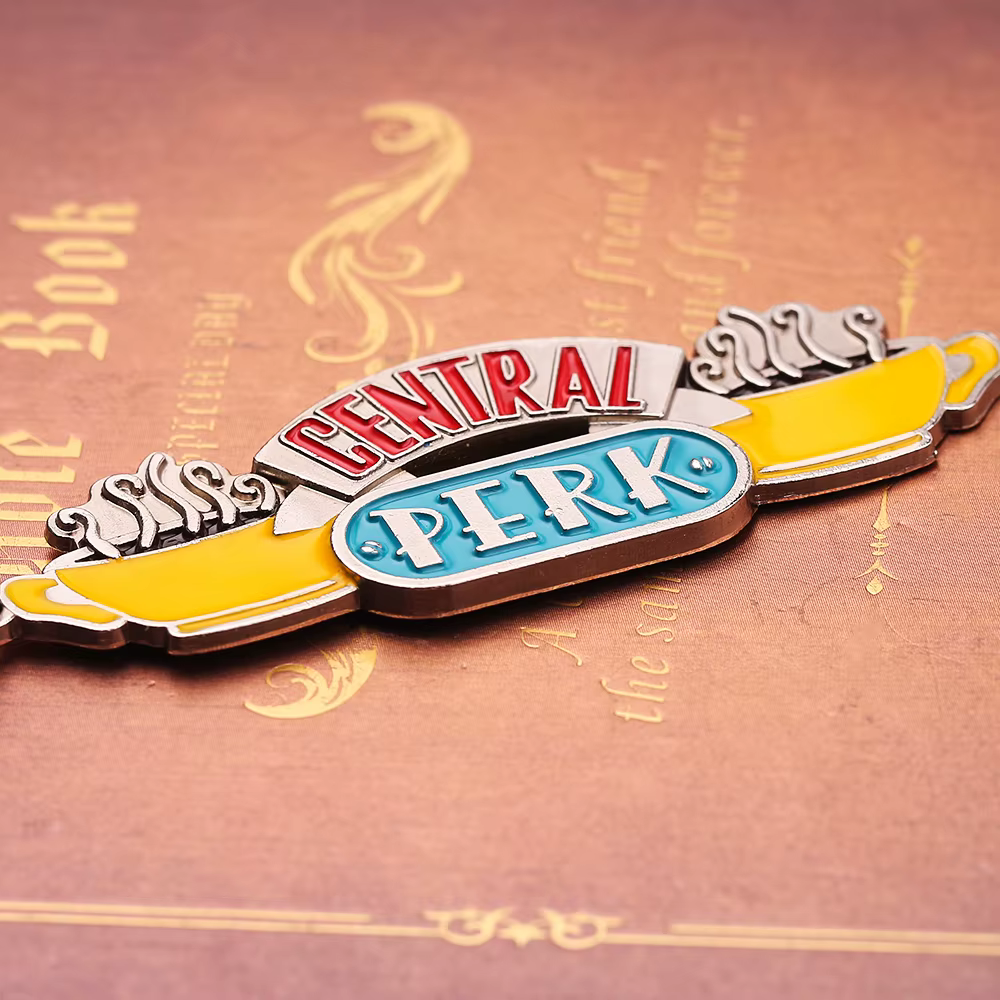 Porte-clés Friends Central Perk, émail, thème café, pendentif, cadeau pour les fans de Friends