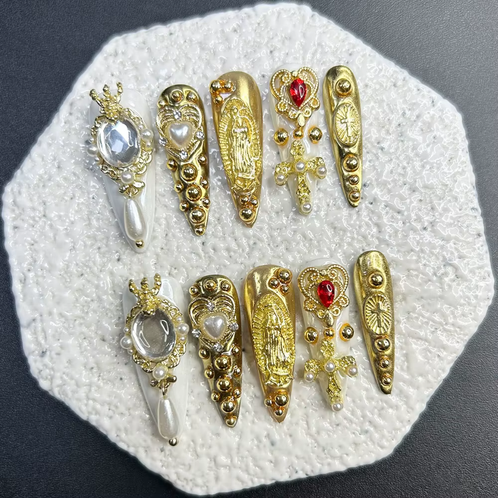 Faux ongles de luxe rétro style cour