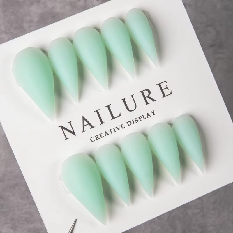 Faux ongles longs à presser