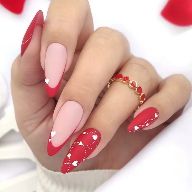 24 faux ongles rouges mats en amande à presser