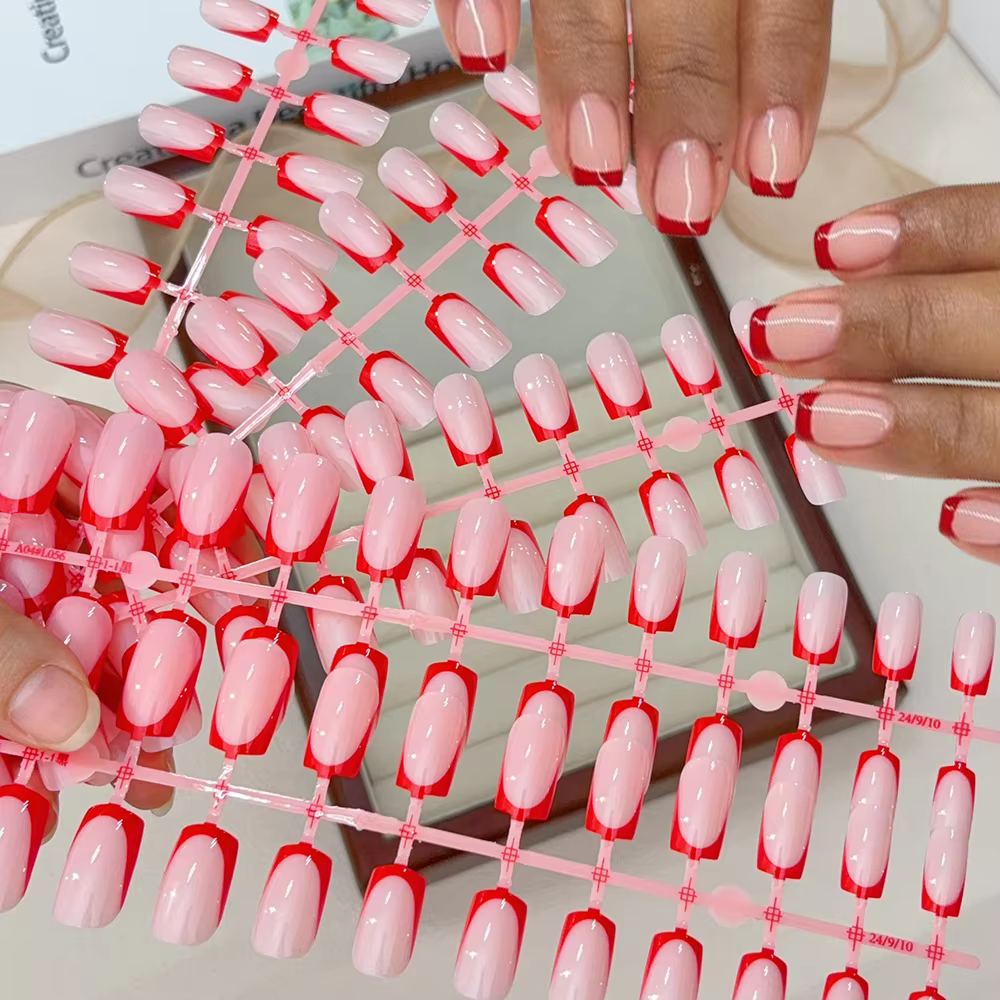 120 faux ongles simples et colorés à bordure française