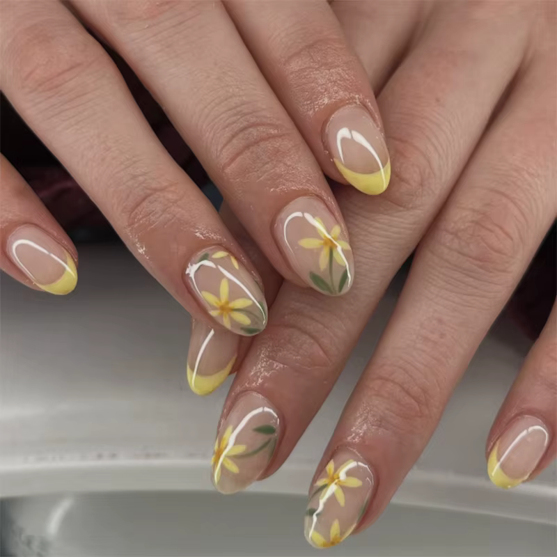Lovely Bee Little Flowers Summer Nail Art Yellow French Short Almond Fake Nails Detachable Finished False