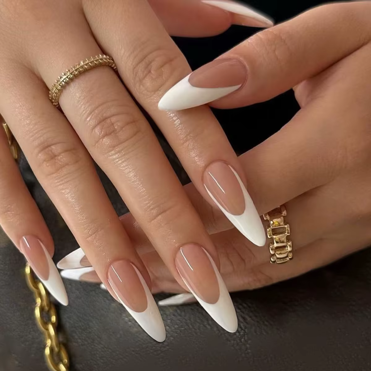 Faux ongles courts en forme d'amande
