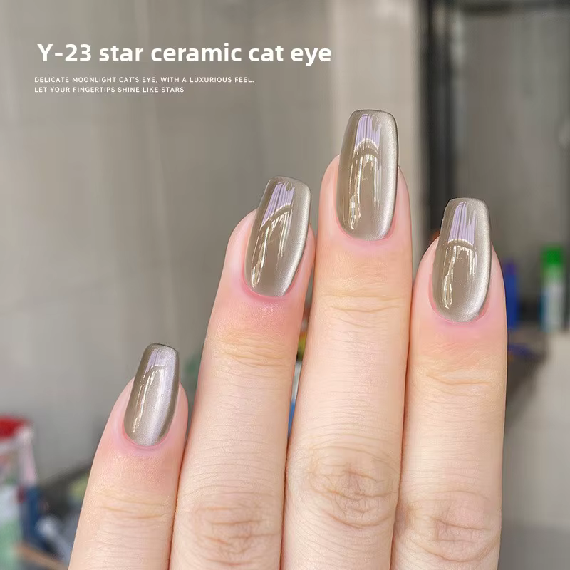 Vernis à ongles gel effet œil de chat en porcelaine blanc clair
