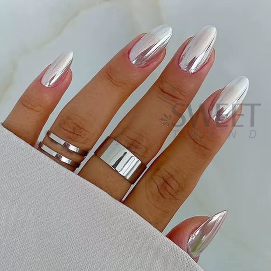 Poudre à ongles chromée argentée