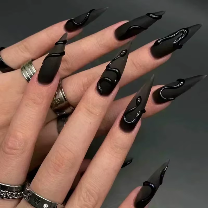 24 faux ongles en amande à la française