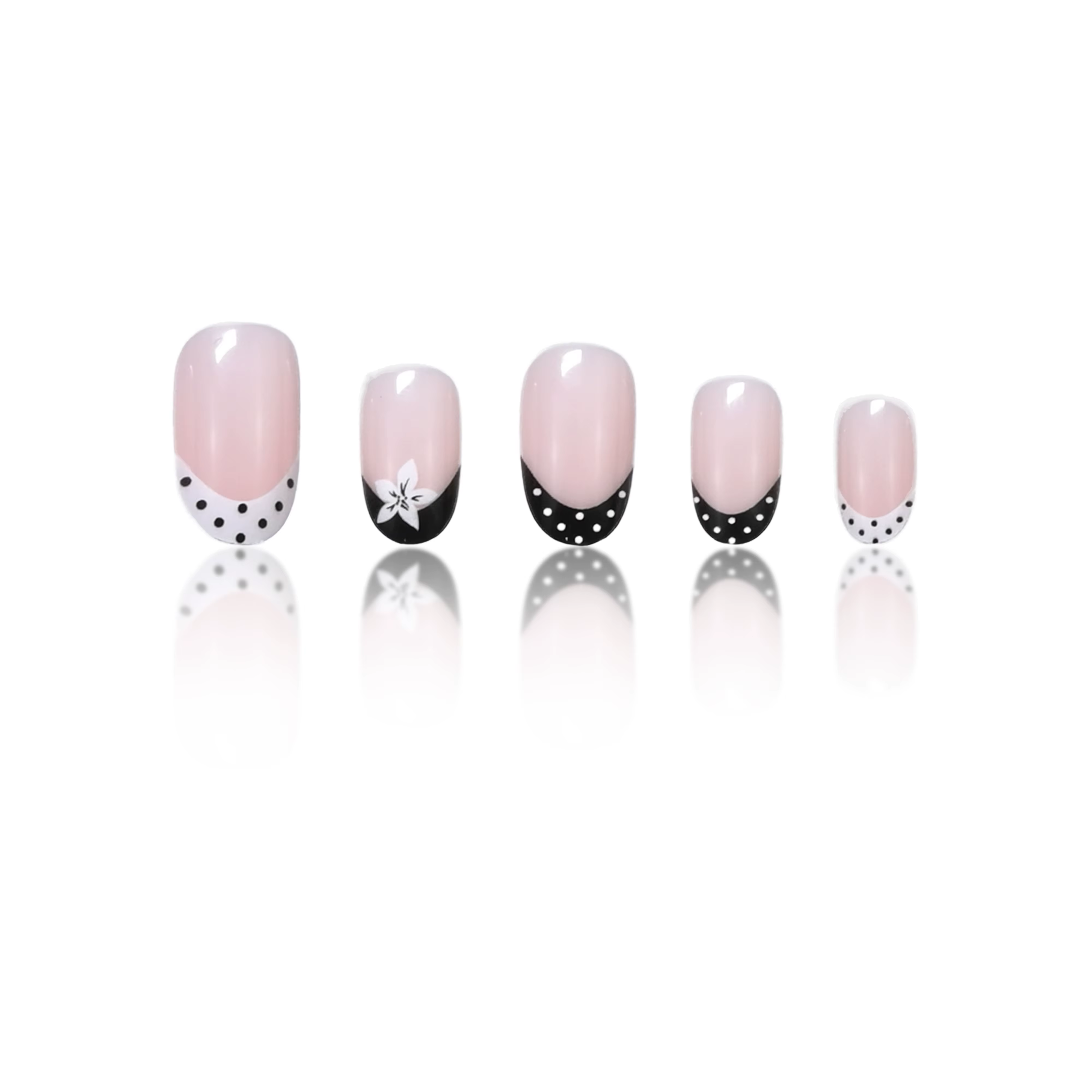 24 ongles carrés courts faits à la main. Base nude transparente avec des pois noirs et blancs à la française
