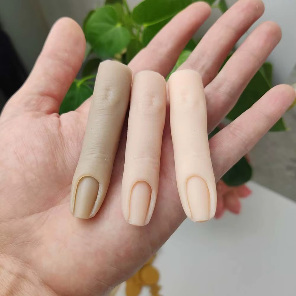 Modèle d'entraînement articulé pour nail art