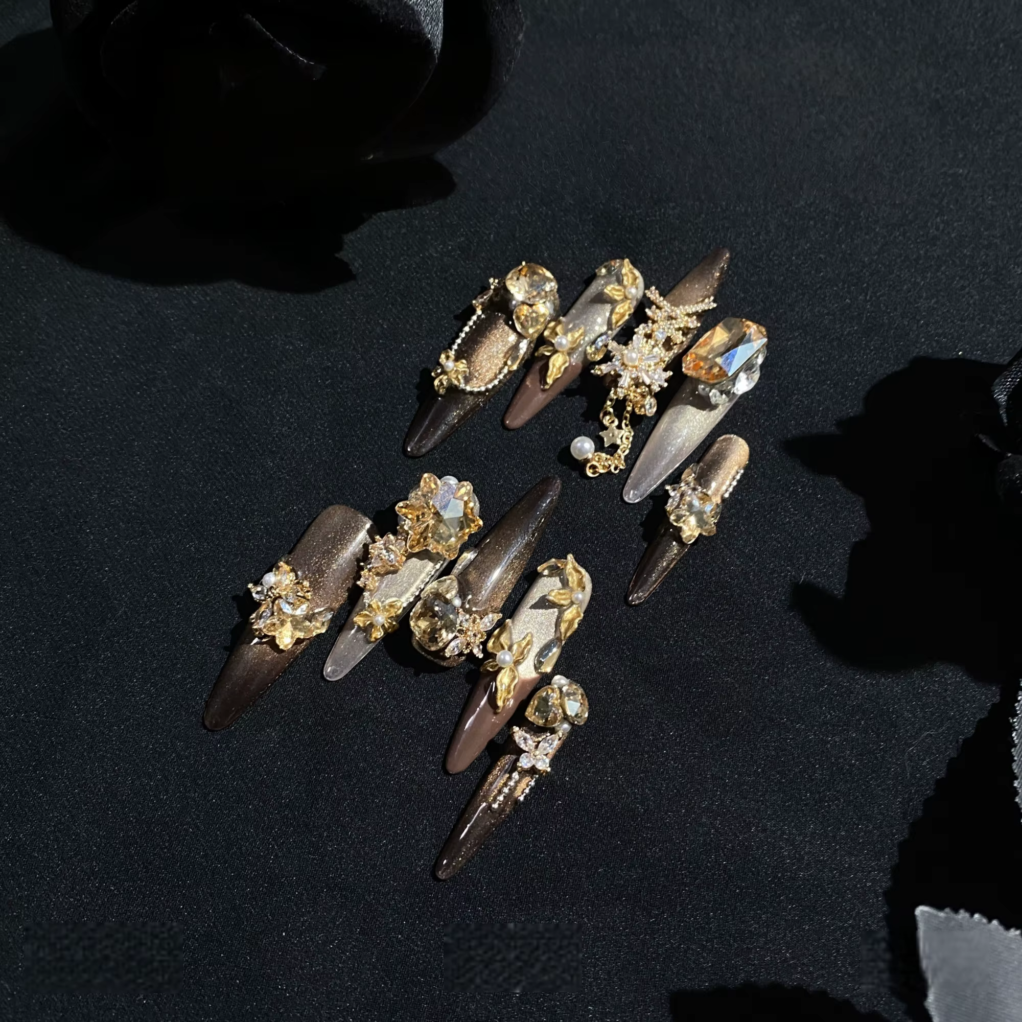 Faux ongles à chaîne sculptée œil de chat jaune café