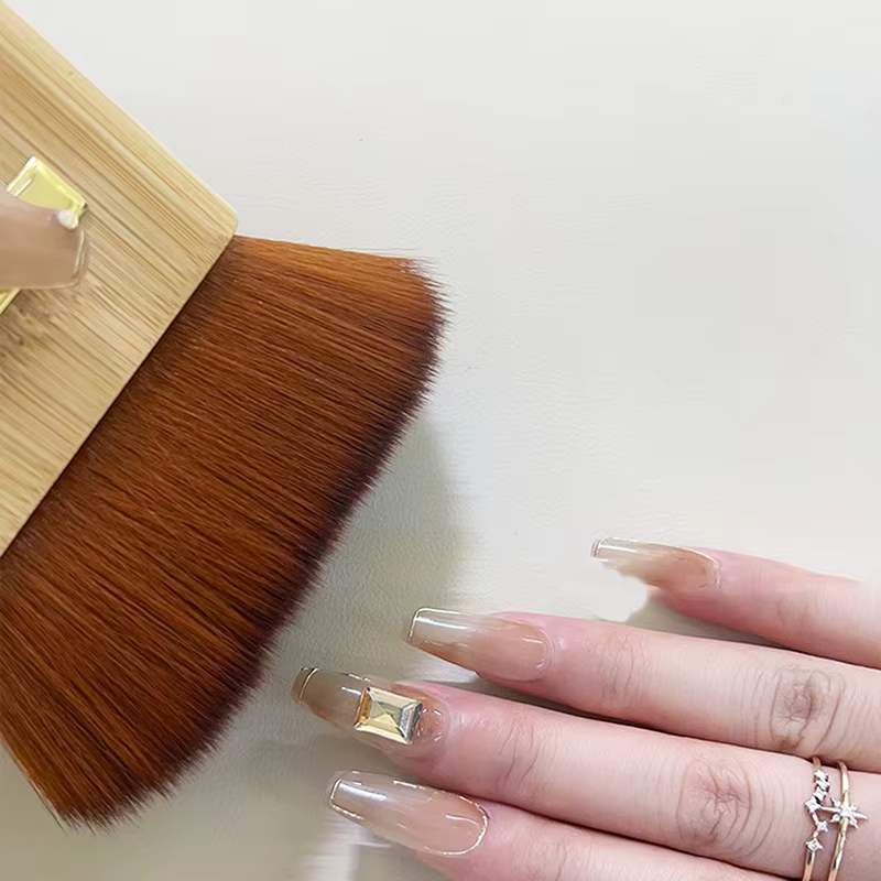 Outil de nettoyage des ongles en bois