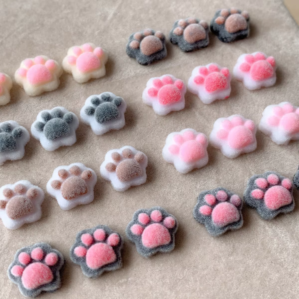 Accessoires pour ongles en forme de patte de chat en peluche