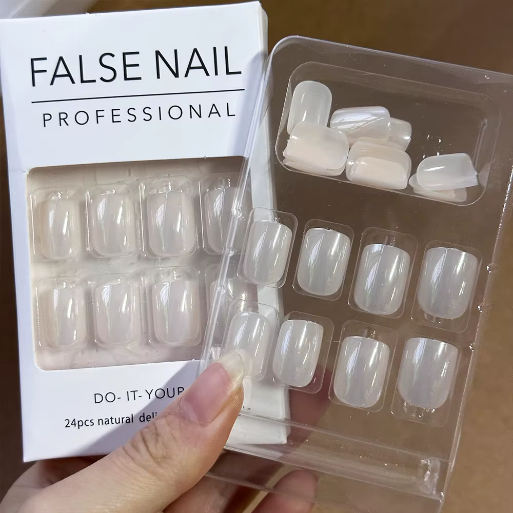Faux ongles ovales courts et carrés
