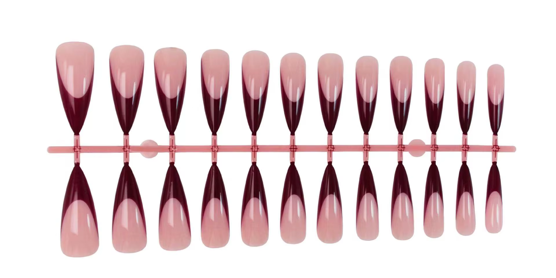 24 faux ongles longs et pointus pour une manucure rétro chic à la française