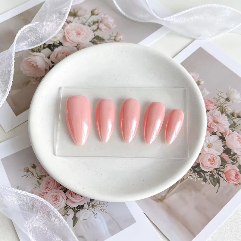 10 faux ongles Aurora rose faits à la main
