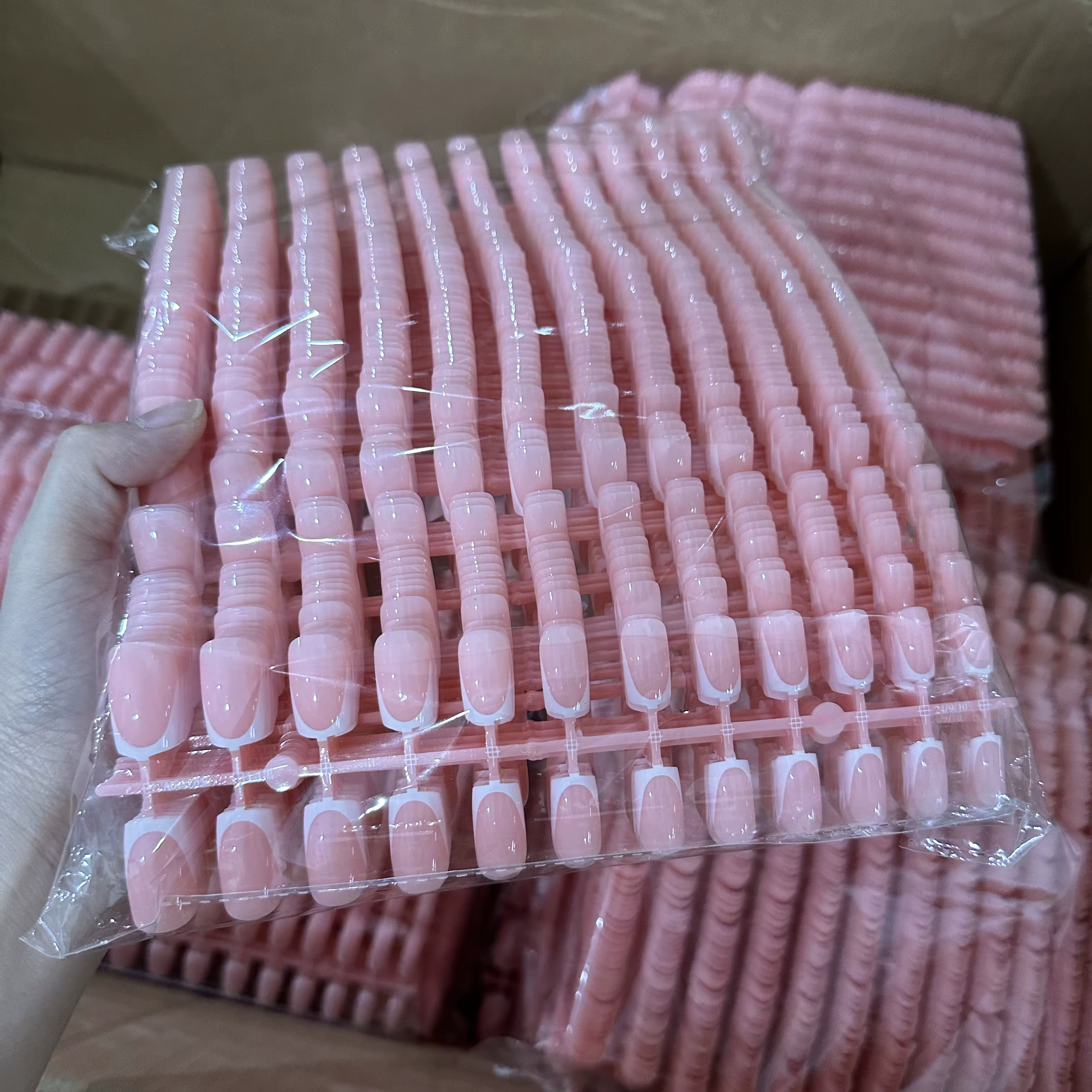 Faux ongles français en forme de cercueil