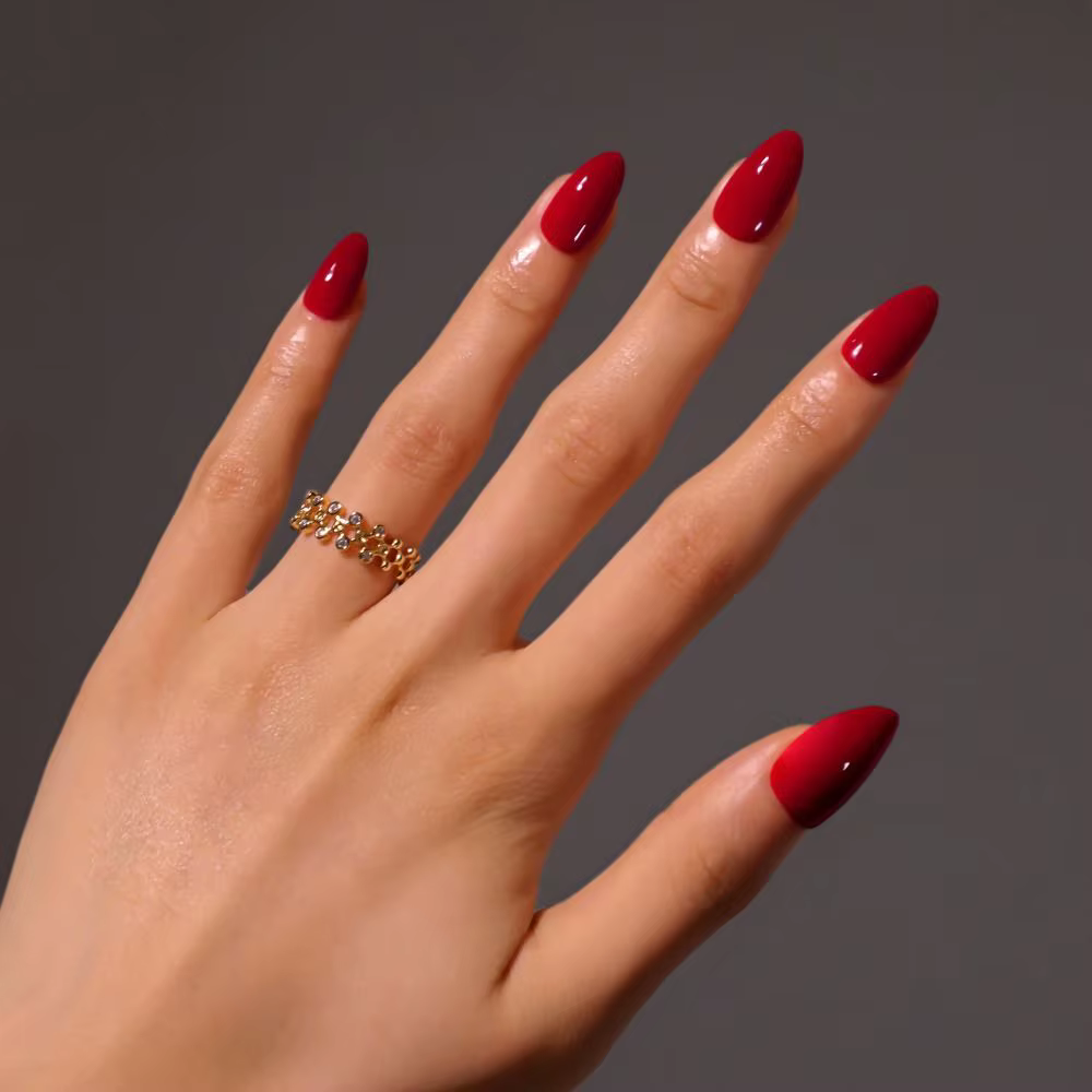 Faux ongles longs en amande pour manucure