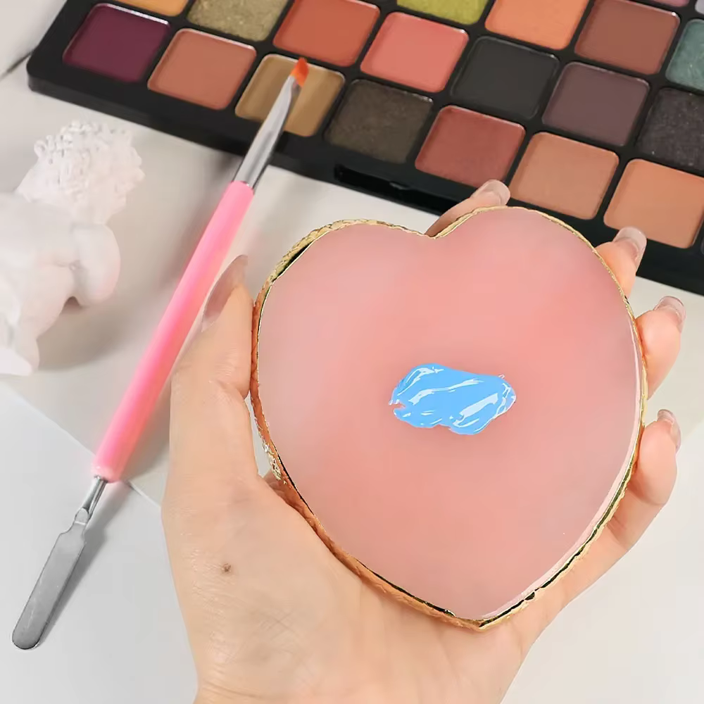 Palette et brosse pour Nail Art