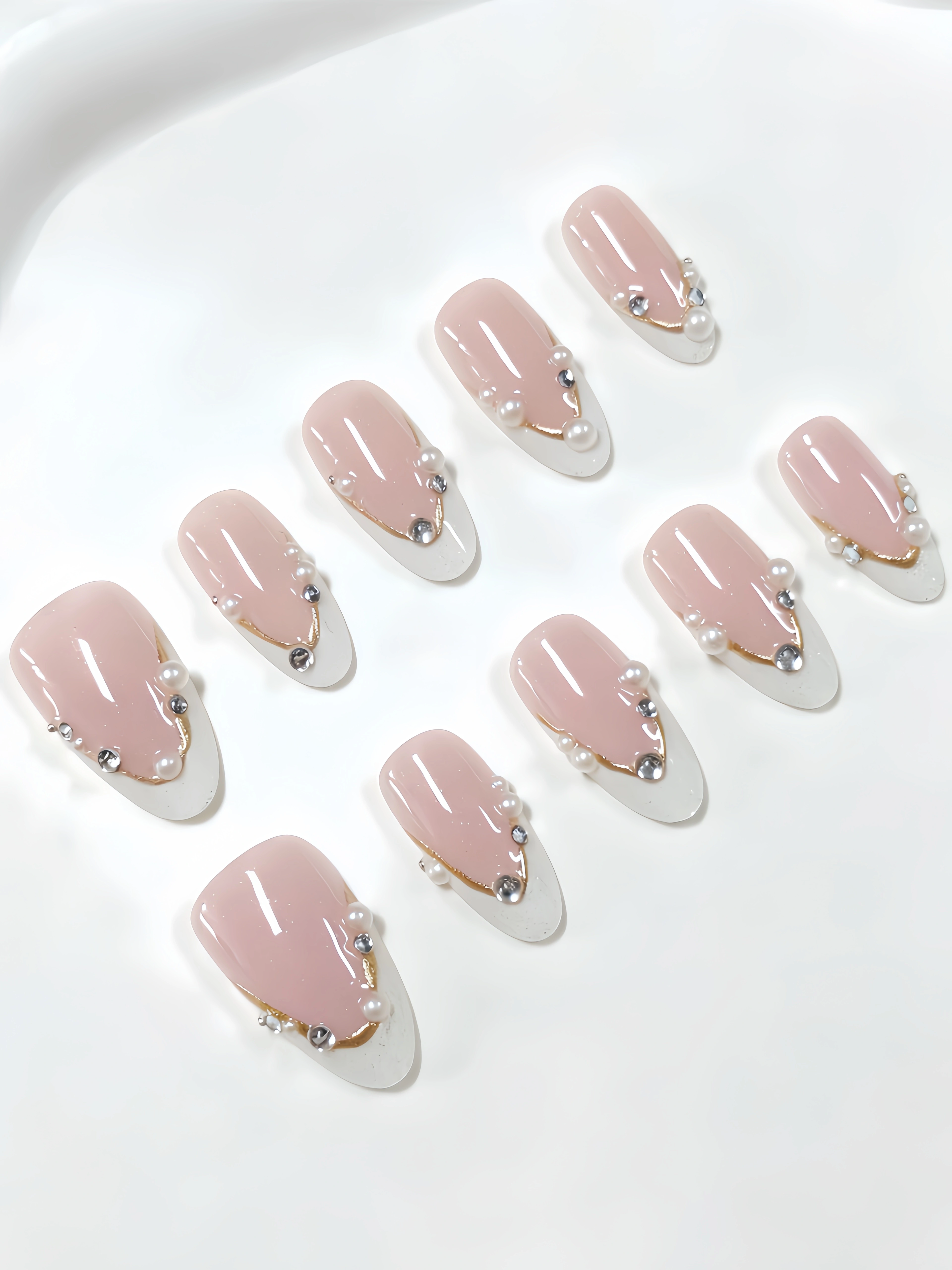 10 ongles courts en forme d'amande