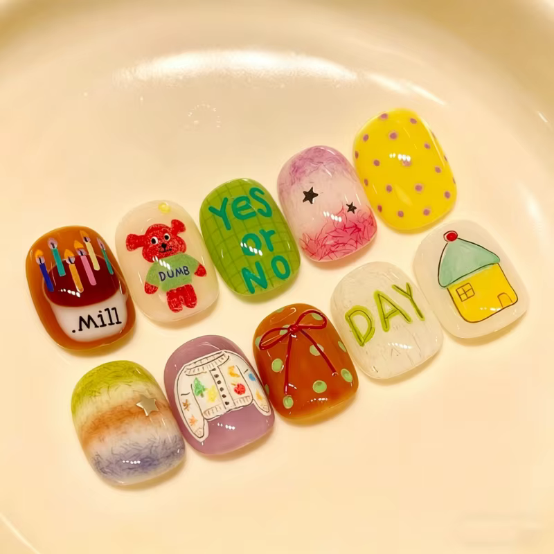 30 faux ongles uniques et tendance