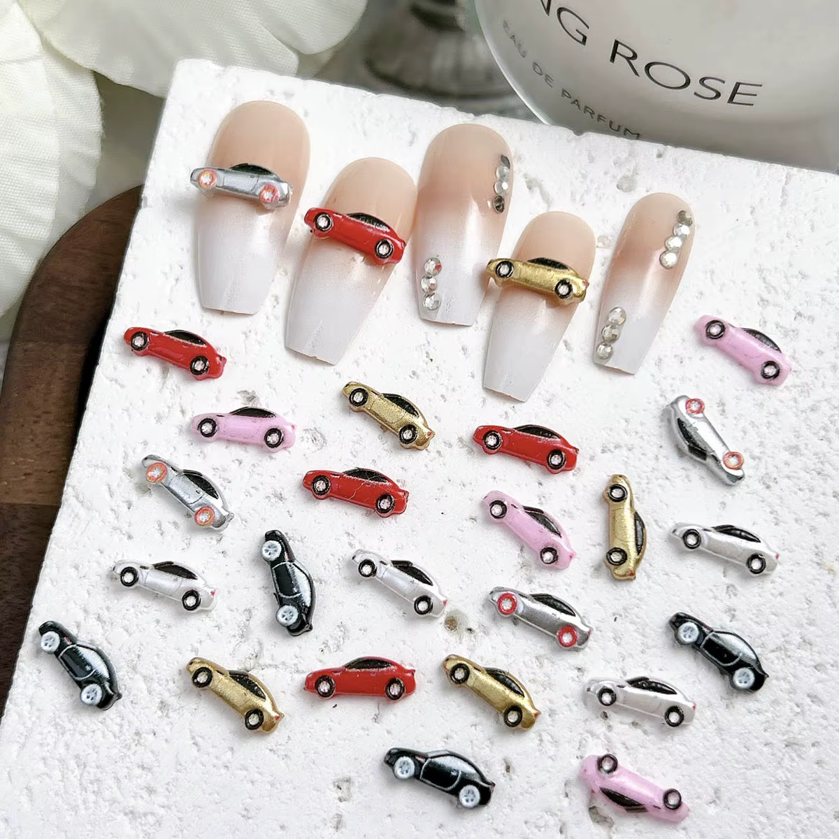 Breloques colorées pour Nail Art de voiture