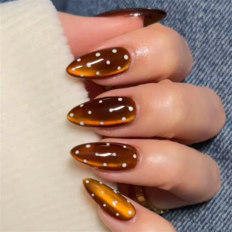 Faux ongles amande brillants à pois blancs et rose nude nacré, prêts à poser, amovibles